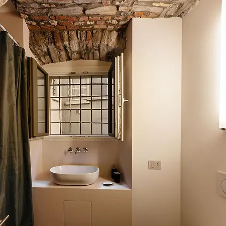 Casa Perlasca, 토르노